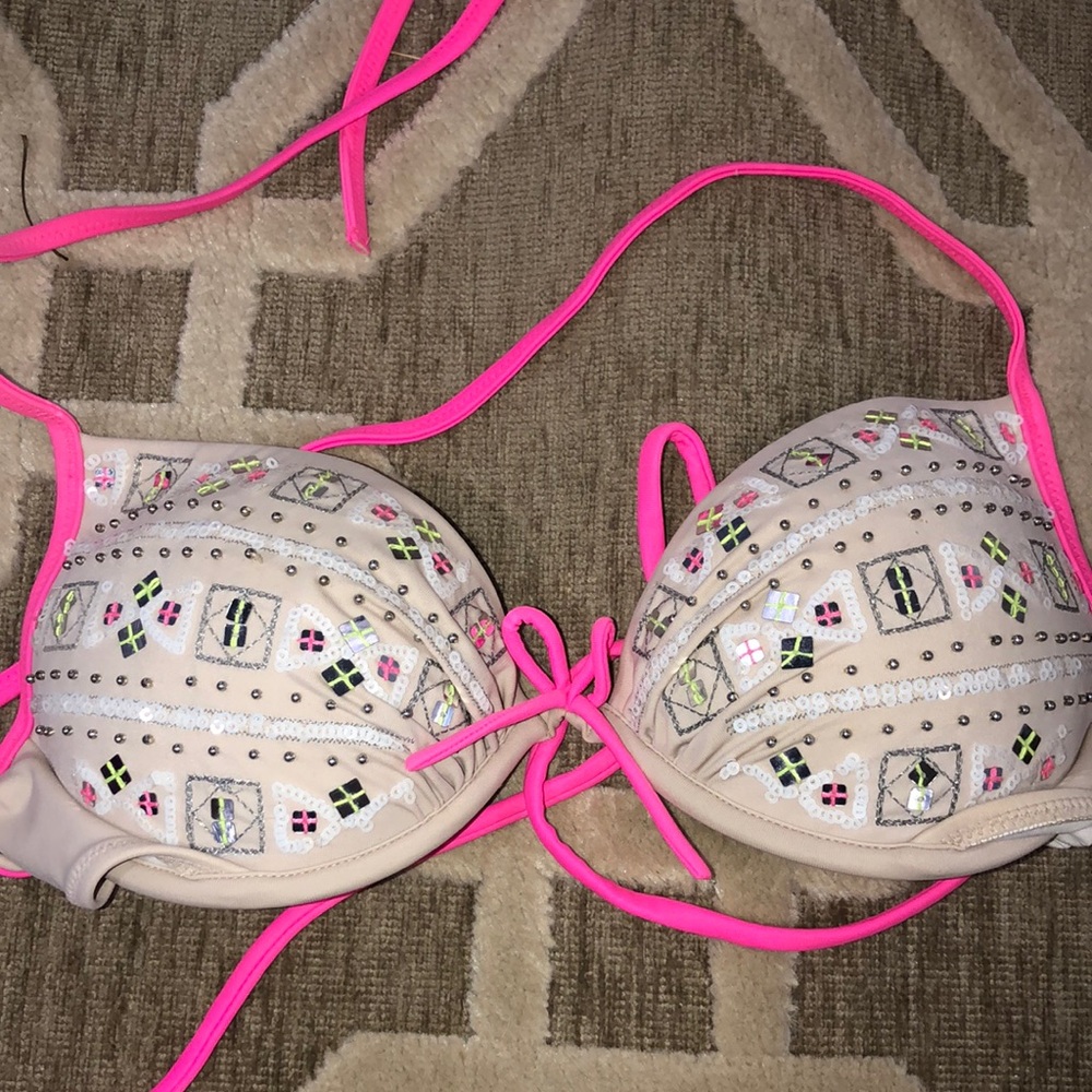 Bikini Top VS
